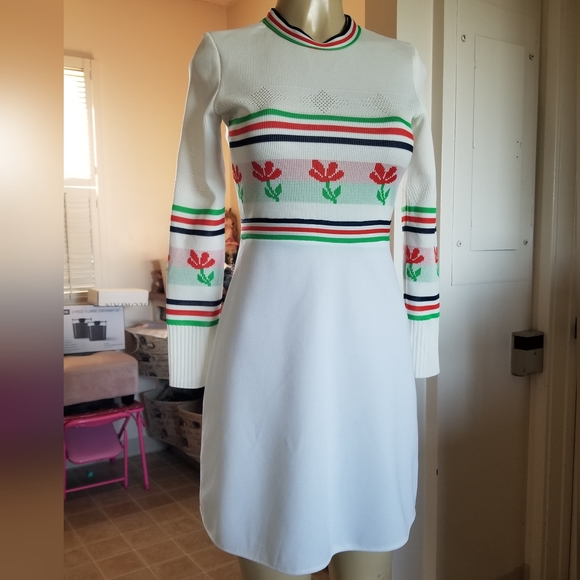 Vintage  Vicky Vaughn polyester  knitt white green red short 60s mini  dress - Picture 12 of 16